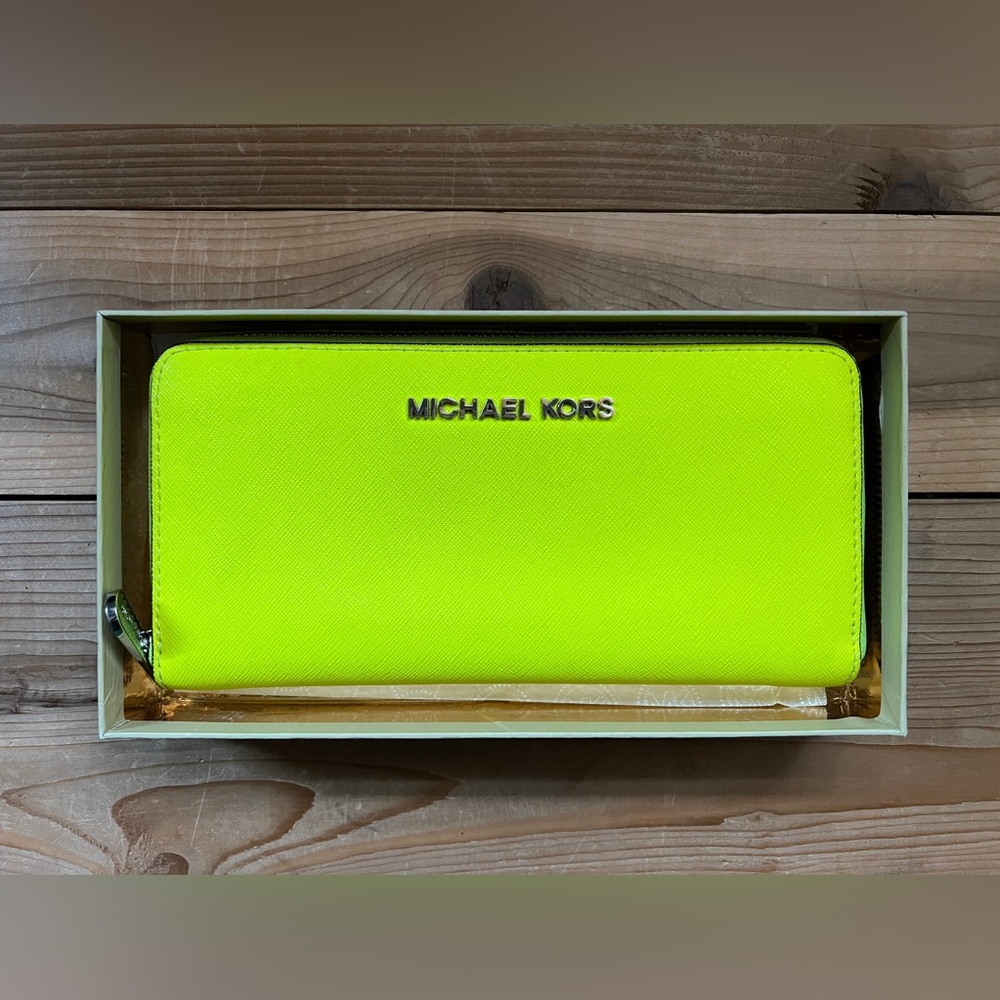 Michael Kors Jet Set Travel Zip Around Neon Yellow Leather Wallet 💛🖤